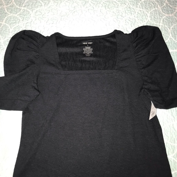 Squared chest cut pointed shoulders top - Picture 2 of 3